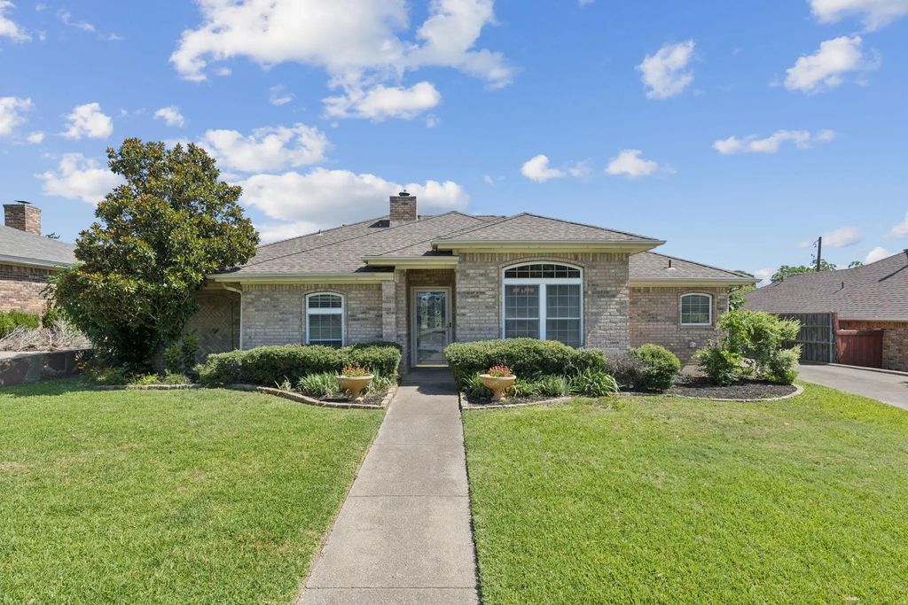 2324 Ridgewood, Bedford