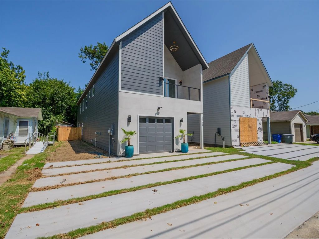 3708 Atlanta Street, Dallas