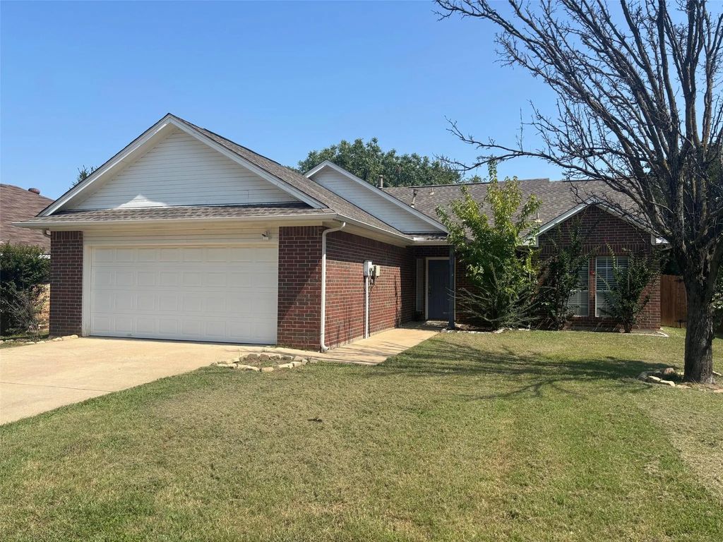 3841 Waterford Way, Denton
