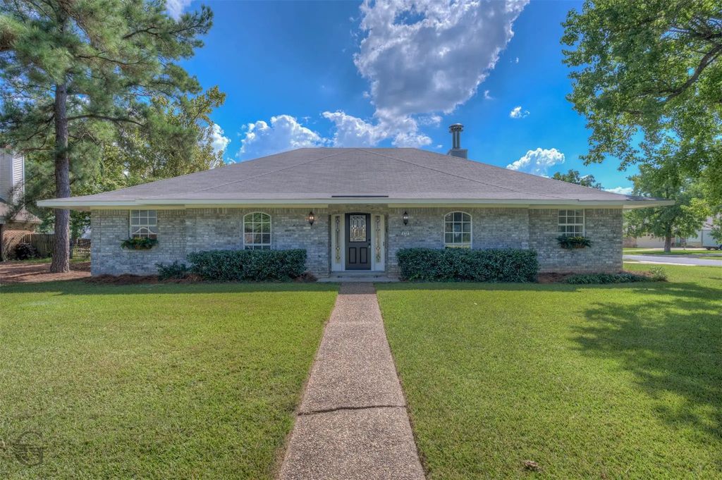 438 Mayfair Drive, Bossier City