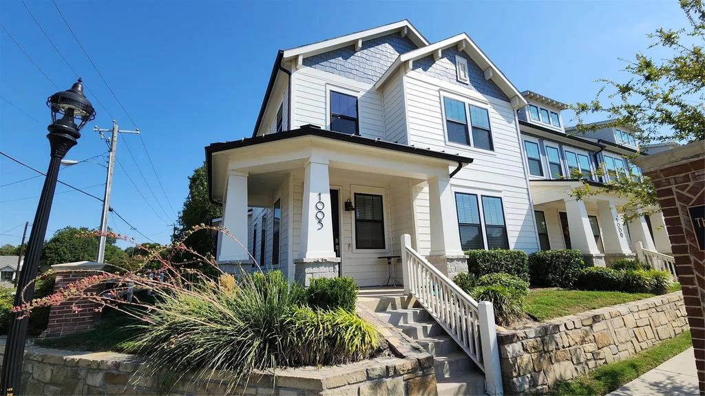 1005 Thomas Place, Carrollton