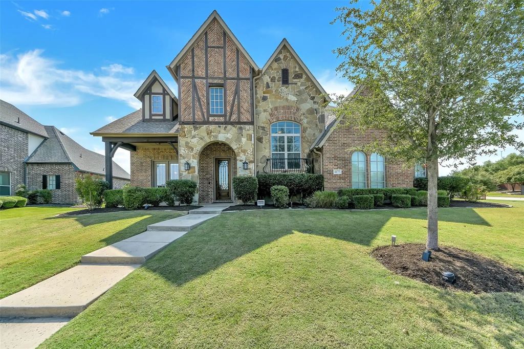 1077 Clearwater Drive, Frisco