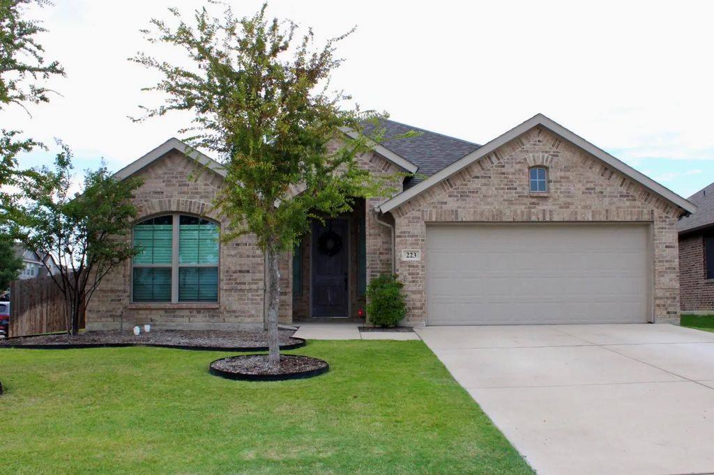 223 Valley View Drive, Waxahachie