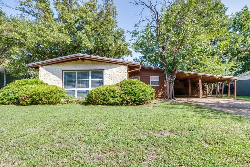 1826 Salem Street, Irving