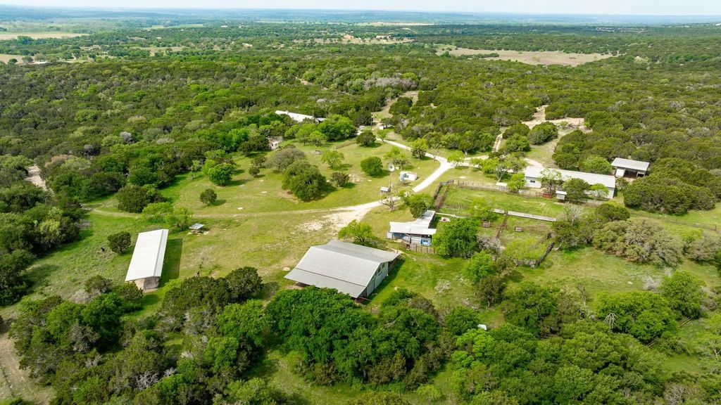 5905 N Us Highway 281 (400), Hamilton