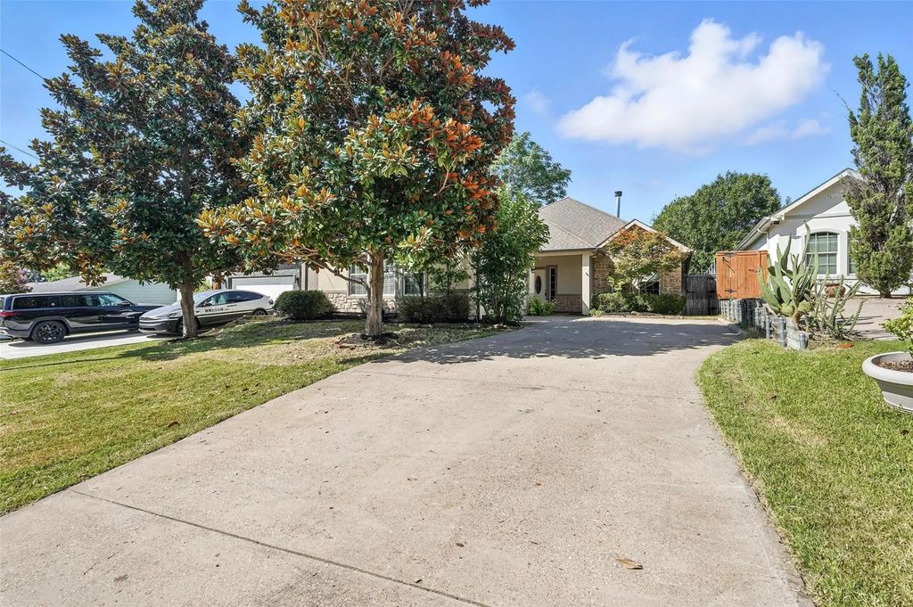 10346 Bel Aire Drive, Dallas