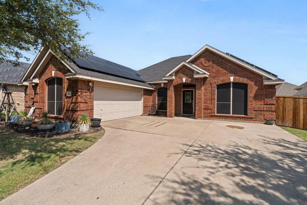 204 Boardwalk Avenue, Waxahachie