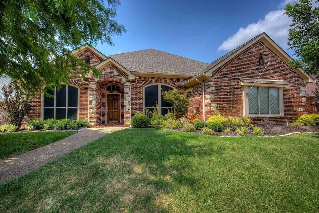 7909 Chapelwood Drive, North Richland Hills