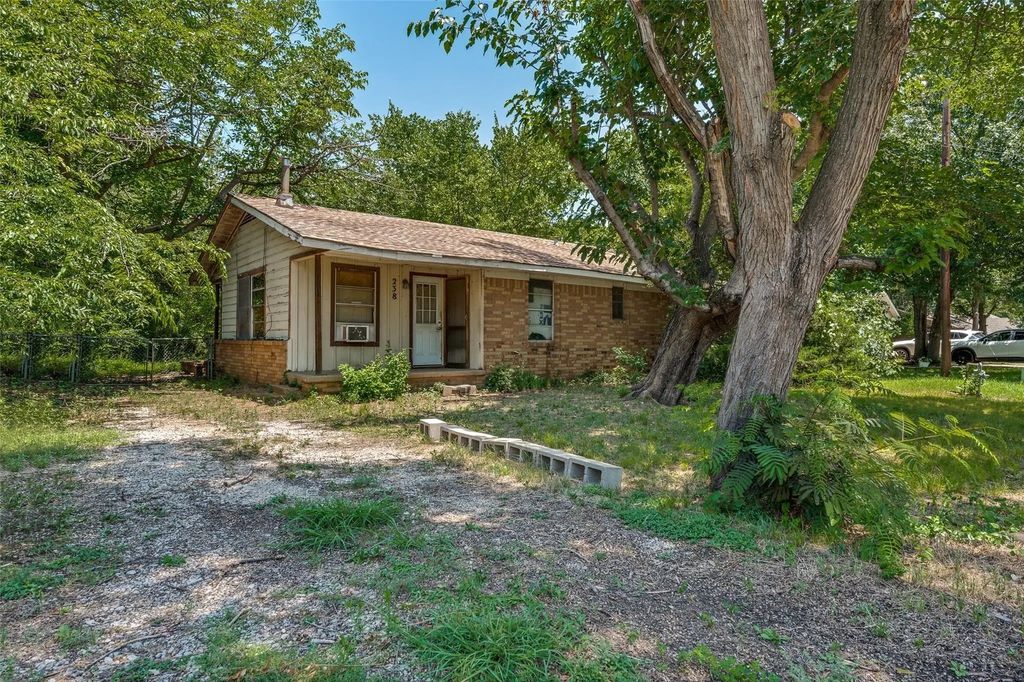 238 Oakwood Circle, Shady Shores