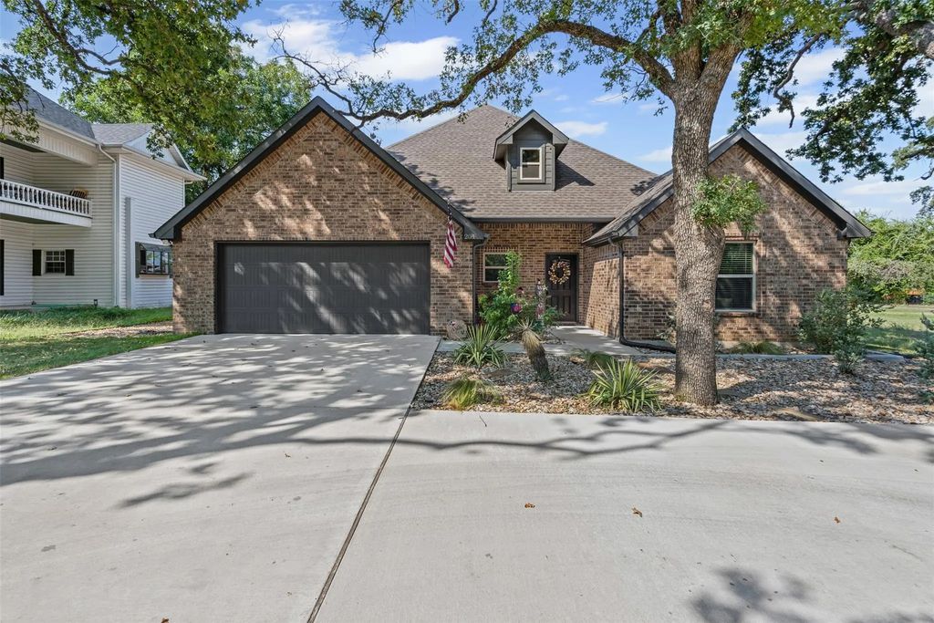 204 W 5th Street, Springtown