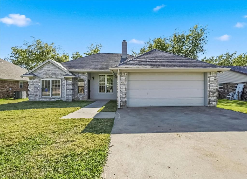 8 S Sharon Drive, Krum