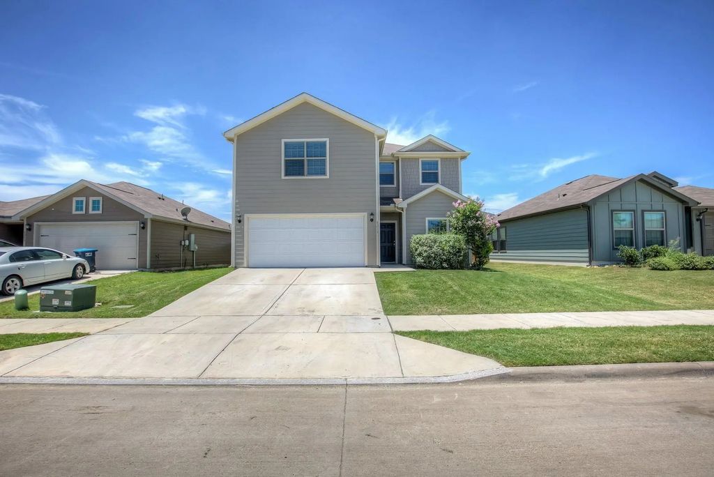 8213 Buck Mountain Pass, Fort Worth
