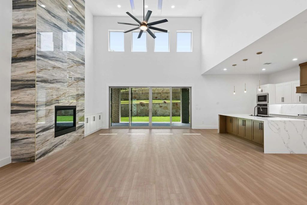 9008 Crosswind Drive, Fort Worth