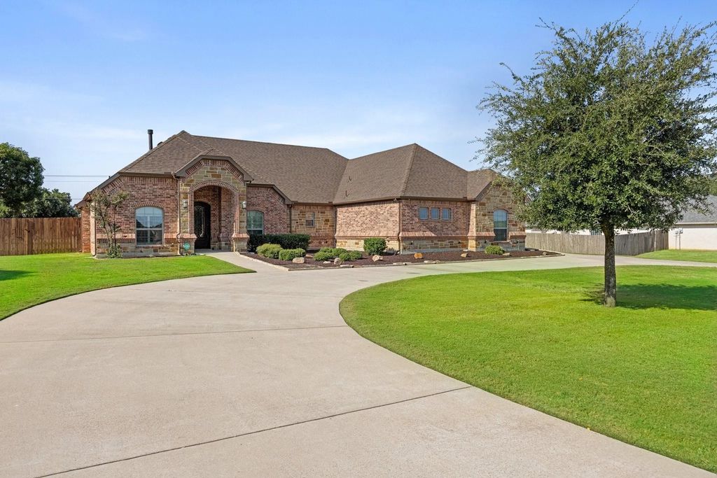2303 E Emerald Bend Court, Granbury