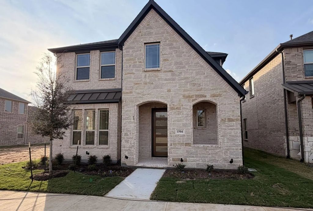 1504 Thebes Alley, Corinth