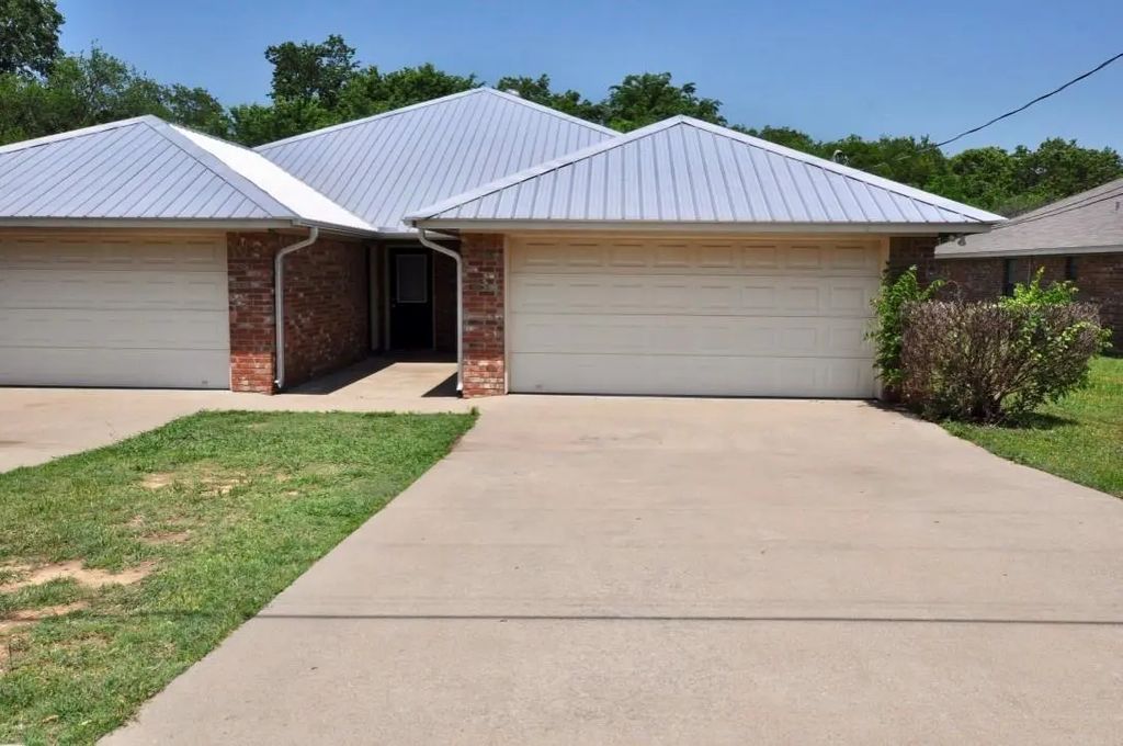 1122 W Spring Street W, Weatherford