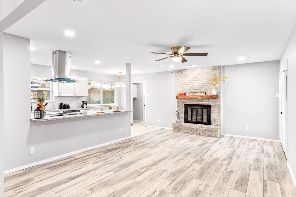 1413 Park East Drive, Garland