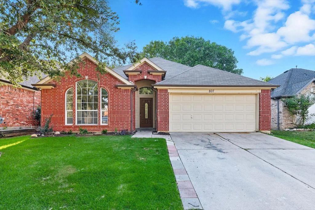 807 Lake Bridge Drive, Lake Dallas