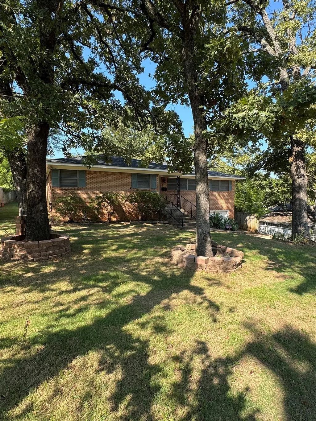 1315 W Hull Street, Denison