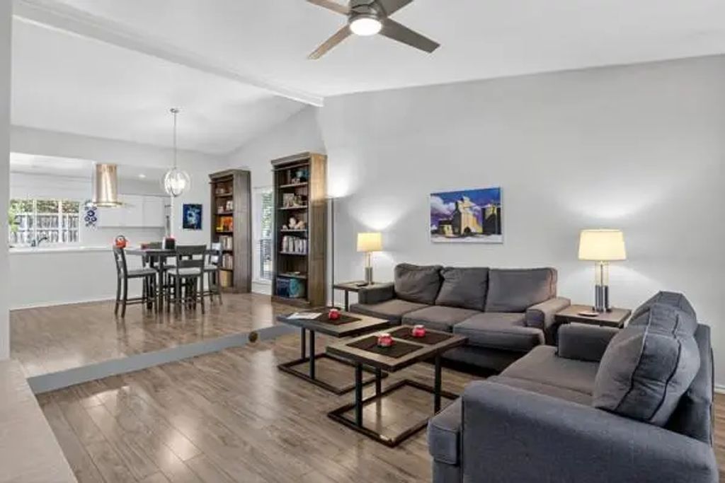 6331 N Jim Miller Road, Dallas