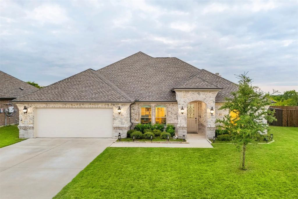 146 Owen Way, Waxahachie