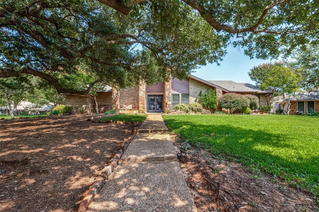 2016 Shadow Ridge Court, Arlington