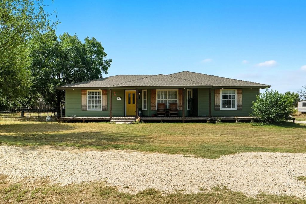 317 County Road 162, Lawn