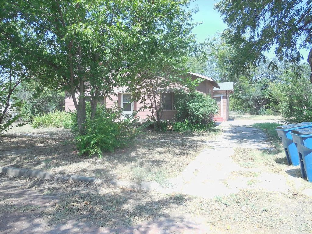 1102 W 7th Street, Cisco