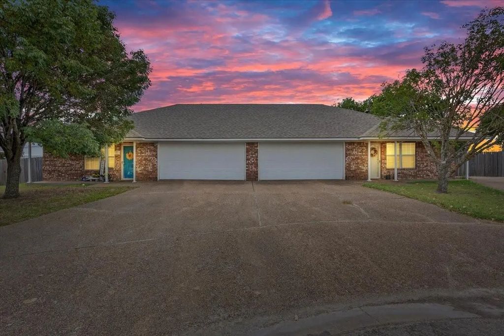 905 Black Diamond Circle, Hewitt