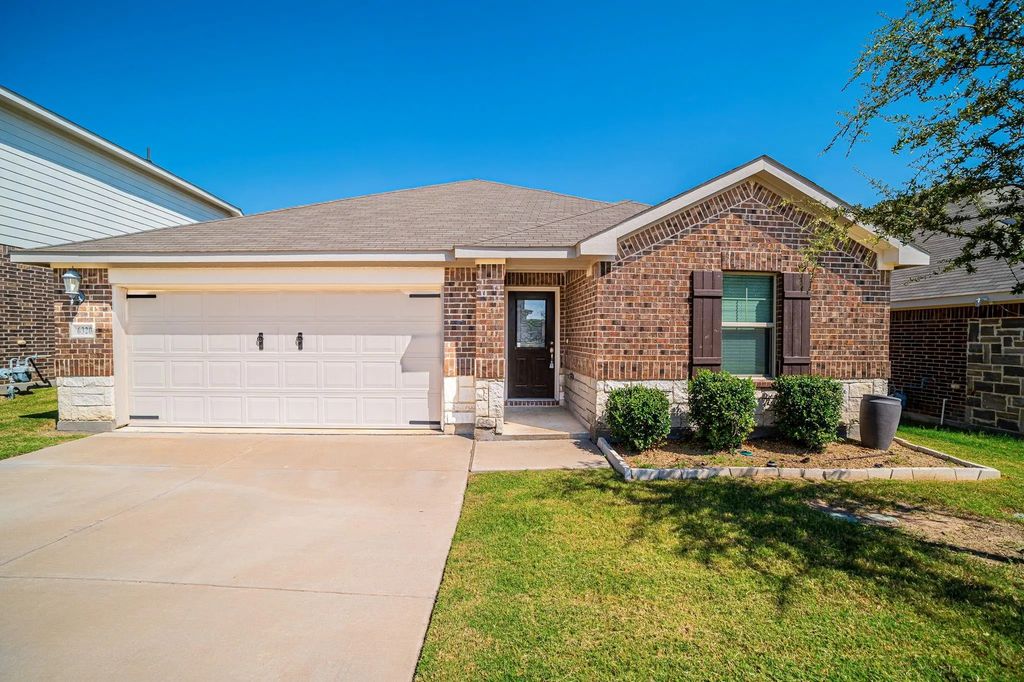 6320 Copperhead Drive, Fort Worth