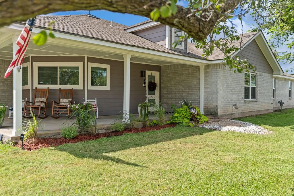 310 Edwards Street, Riesel
