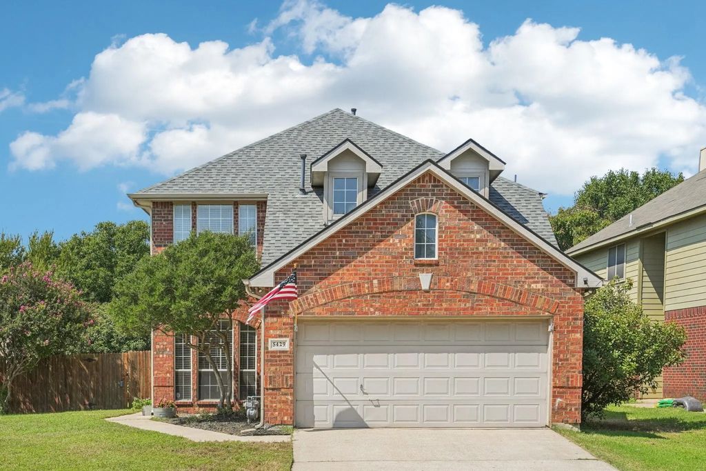 5429 Pecan Creek Circle, Fort Worth