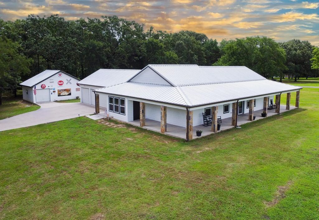 632 County Road 1952, Yantis