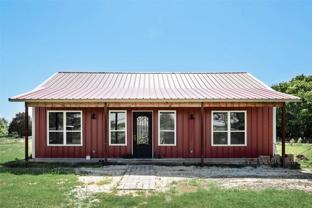 9289 County Rd 313, Terrell