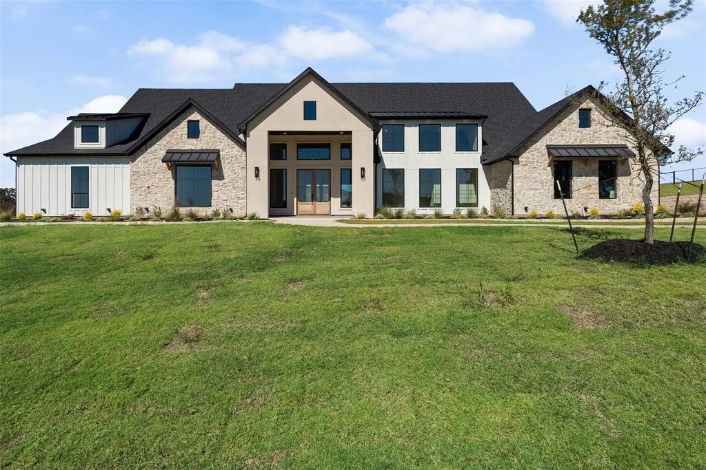 305 Mint Ridge Drive, Burleson