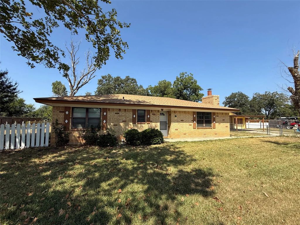 206 Poco Street, Bangs