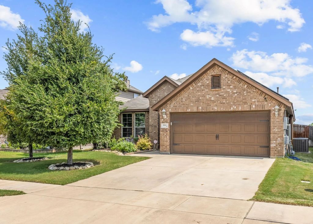 5912 Mackerel Drive, Fort Worth