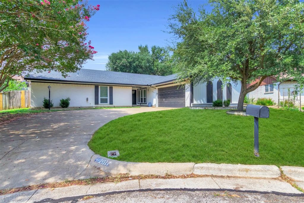 2017 Garden Oaks Drive, Arlington