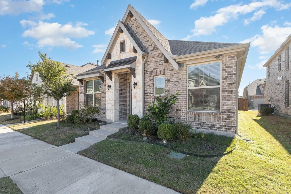 2013 Barx Drive, Little Elm