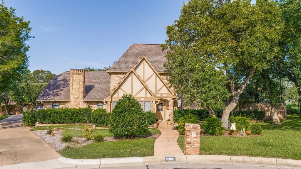 2309 Meandering Way, Arlington