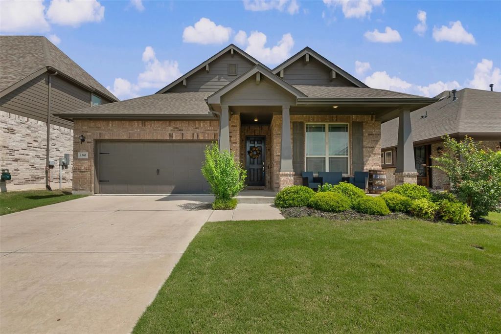 1305 Saddle Ridge Drive, Aubrey