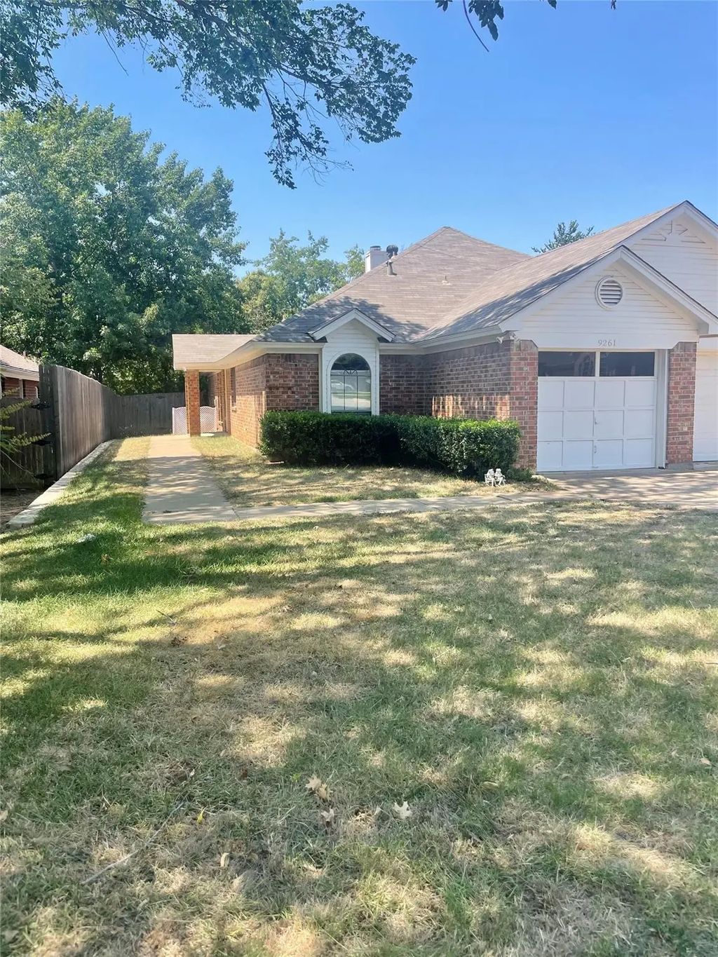 9261 Meandering Drive, North Richland Hills