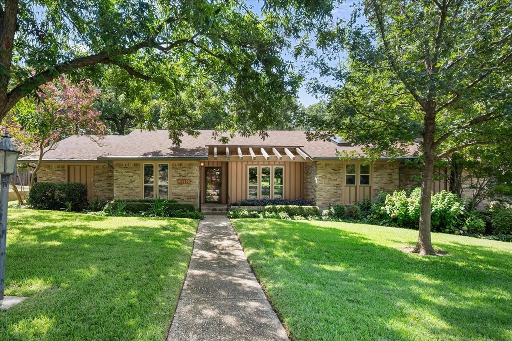 2216 Shadywood Court, Arlington