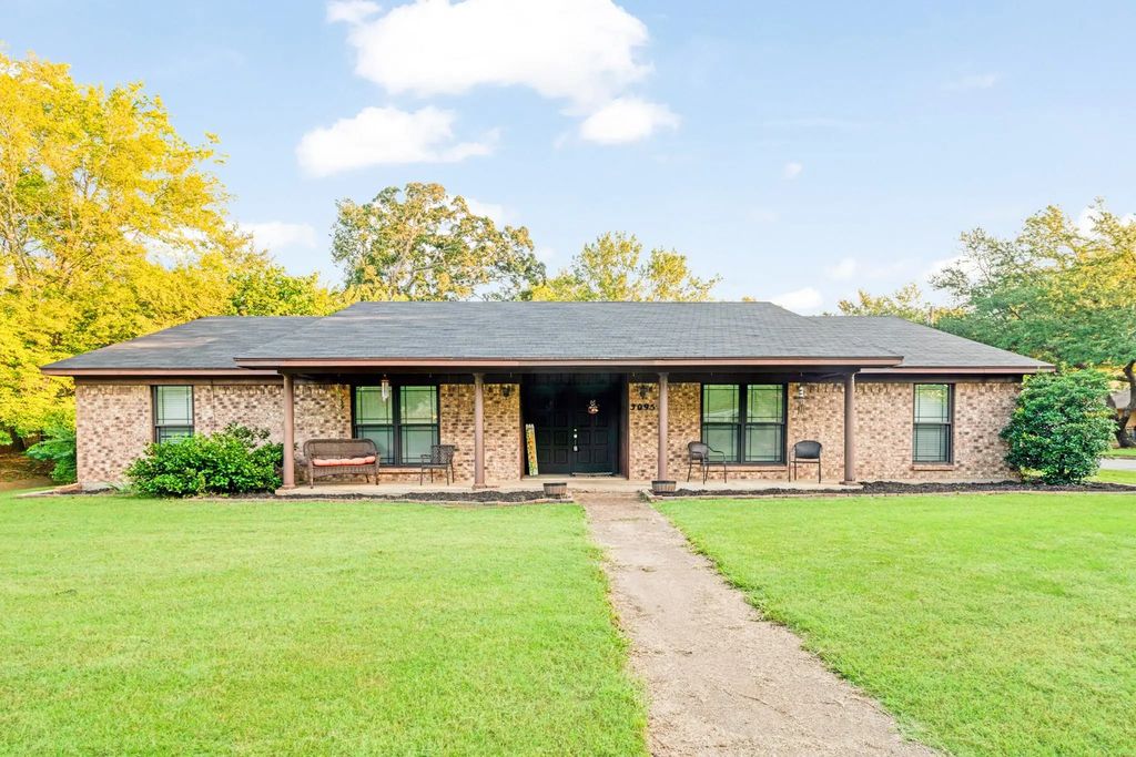 3095 Mahaffey Lane, Paris