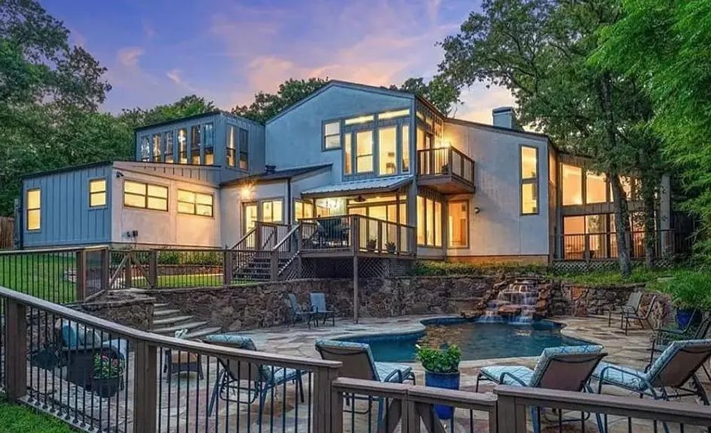 2304 Wood Cliff Court, Arlington