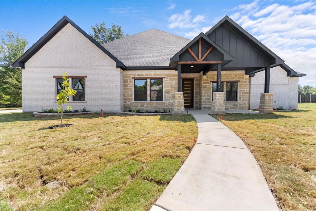 2005 Cumberland Circle, Corsicana
