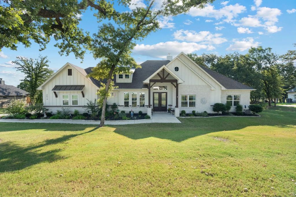 3016 Fossil Oaks Drive, Azle