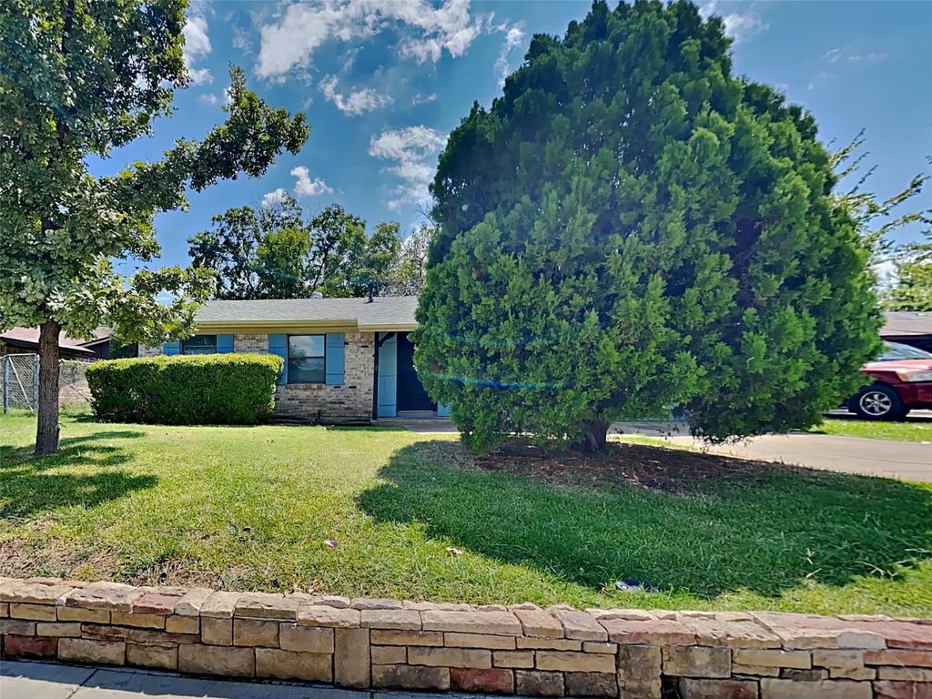 2116 Crockett Drive, Carrollton
