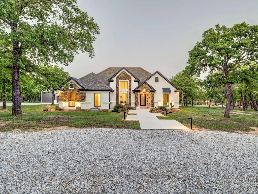 270 Silver Lakes Drive, Sunset