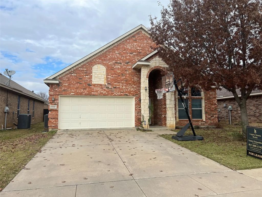 8205 Trinity Vista, Fort Worth